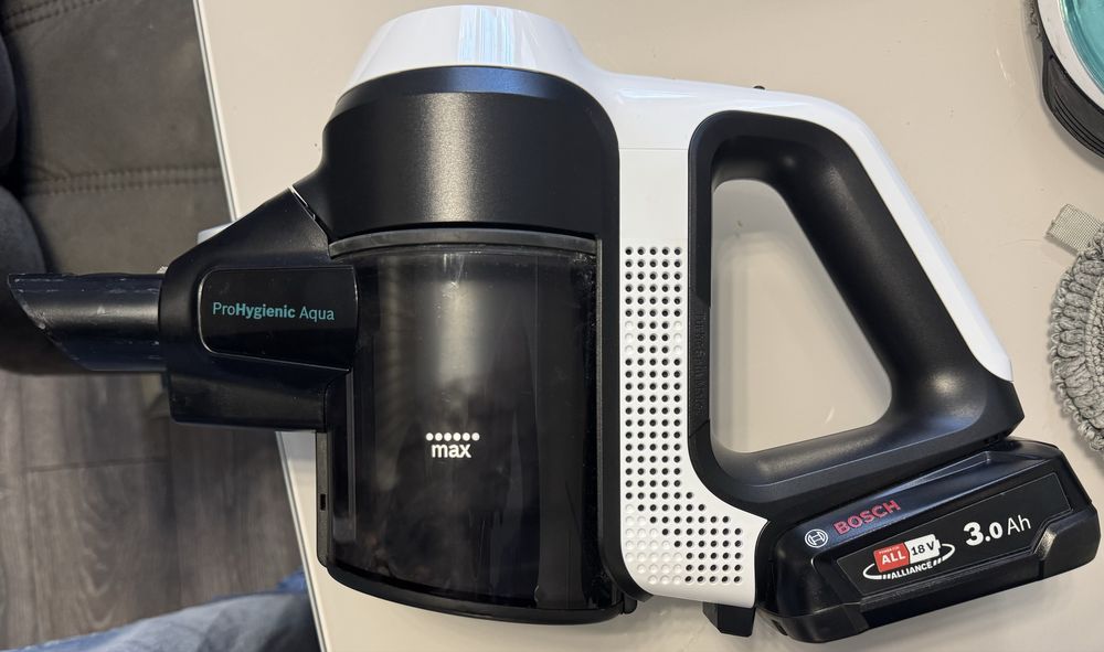 Вертикална прахосмукачка Bosch Unlimited 7 PROHYGIENIC AQUA