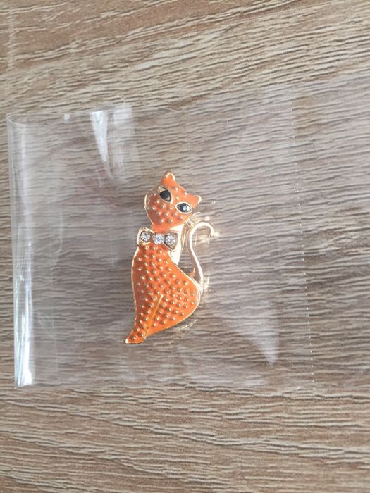 Новые броши яблочко и кошки