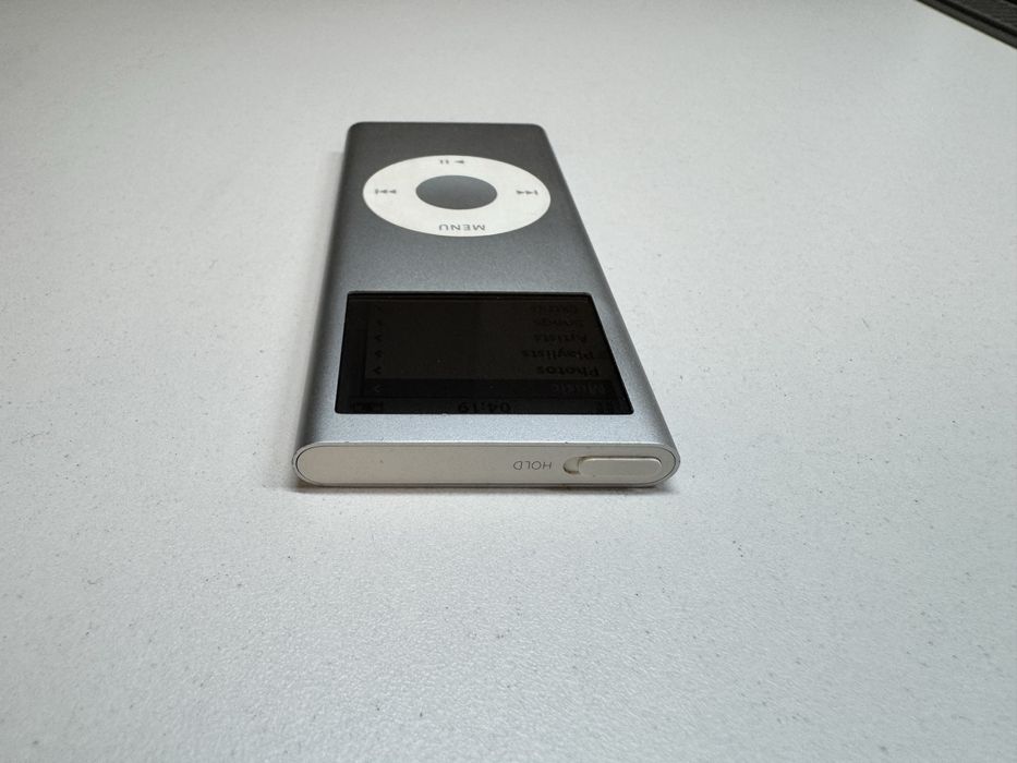 Оригинален Apple iPod Nano 2nd Generation 2GB (A1199) Сребрист – С кутия и слушалки (с качена музика)