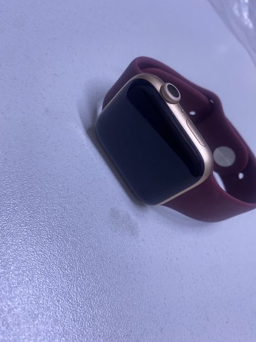 Apple Watch series 5.44