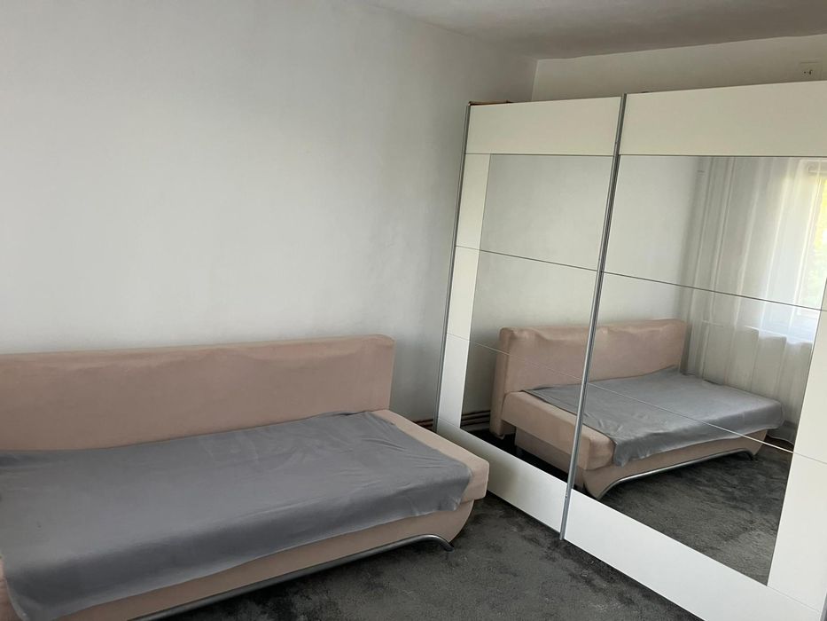 Inchiriez apartament zona Sagului