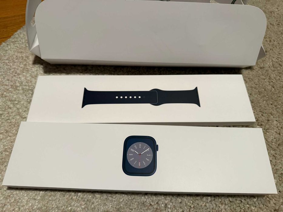 Apple Watch S8, Midnight, 45mm, 100% батерия + подарък кейс