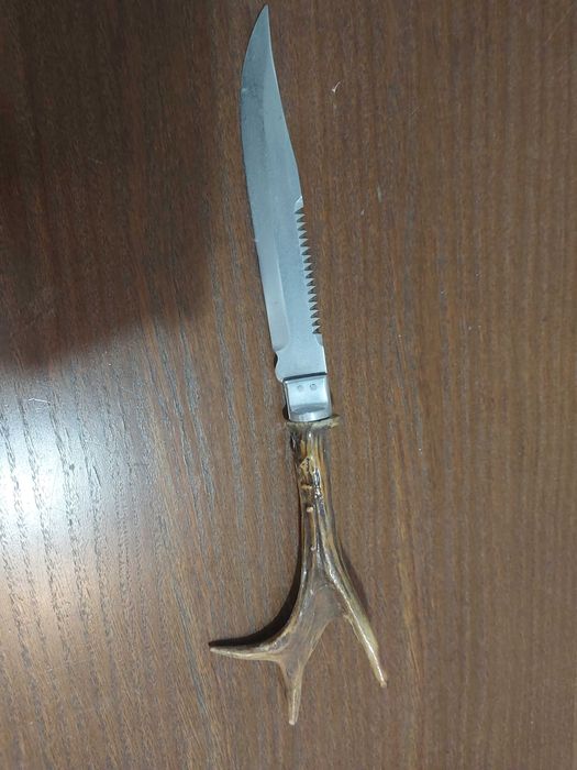 cutit vanatoresc cu maner din corn