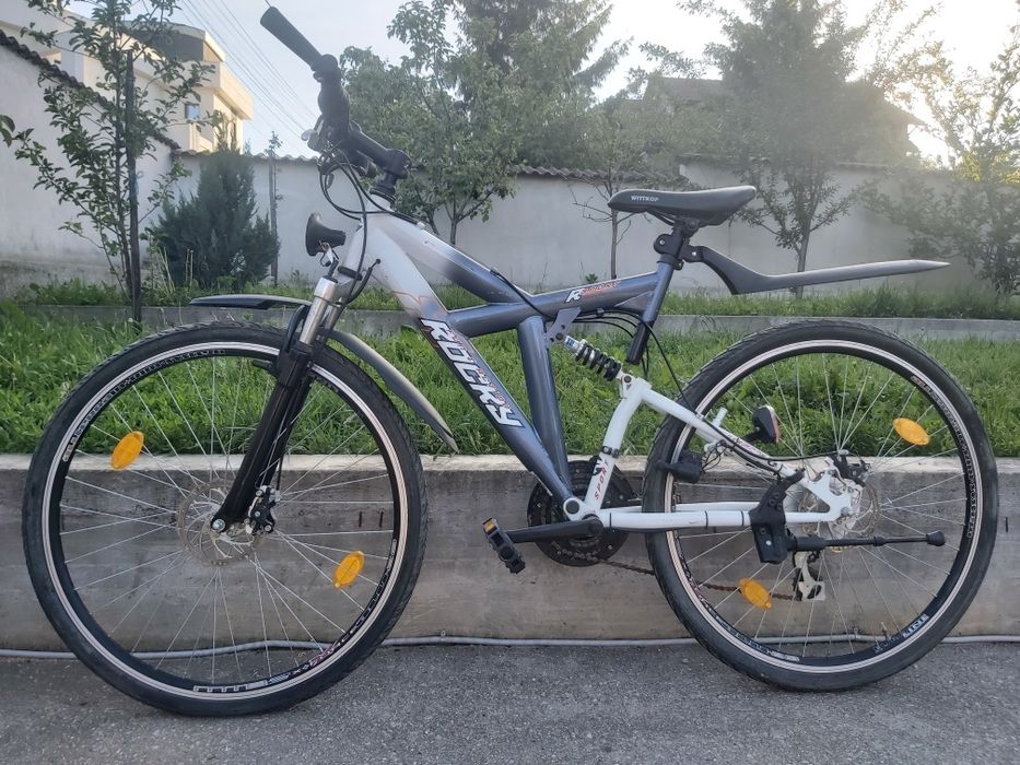 Vând trei biciclete