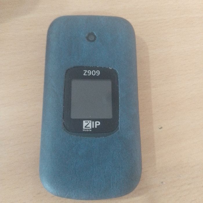 Zip 909 eligantni tel