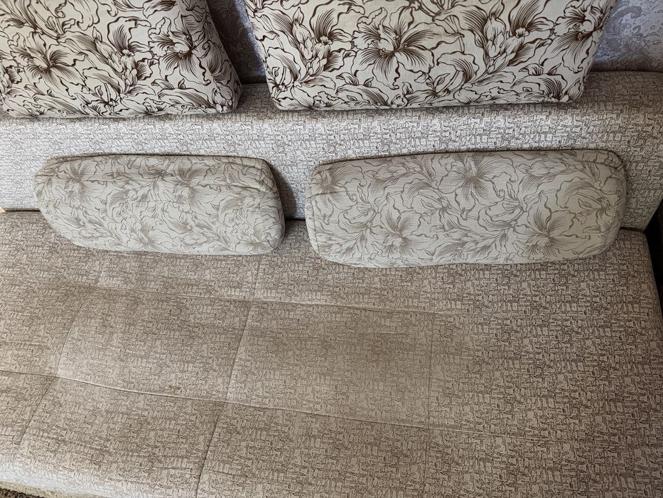 Продам диван в хорошем состояние