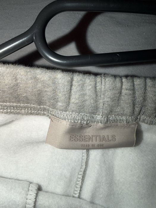 Pantaloni essentials