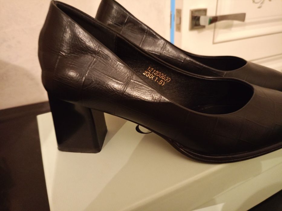 Продаётся женский туфли