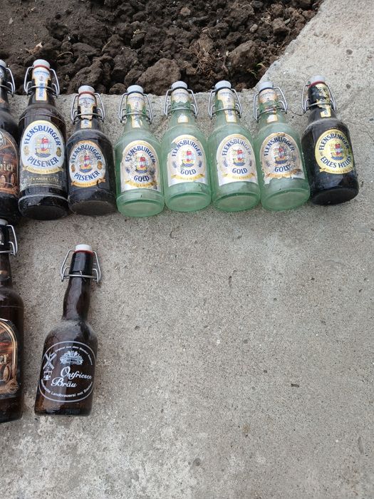 Празни бирени шишета