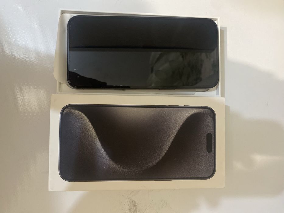 Продаю айфон 15 про мах