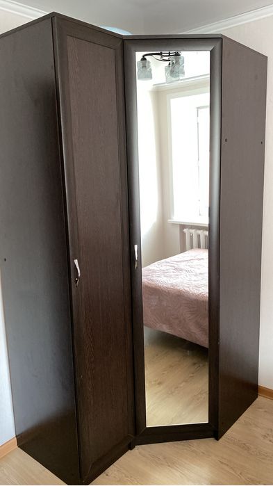 Шкаф угловой в хорошем состояний