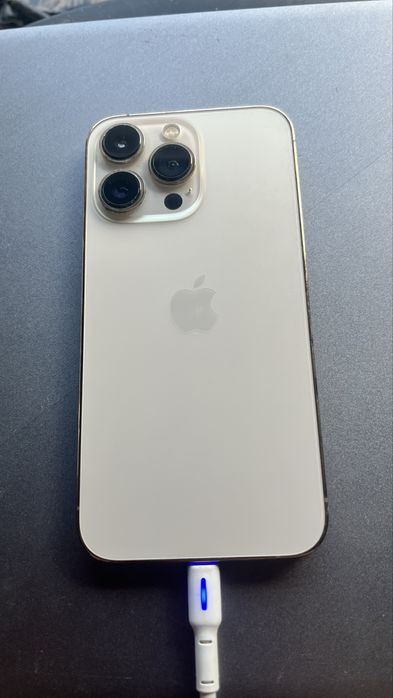 Iphone 13 functional pentru piese