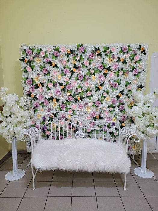Se închiriază panou floral cu bancuta