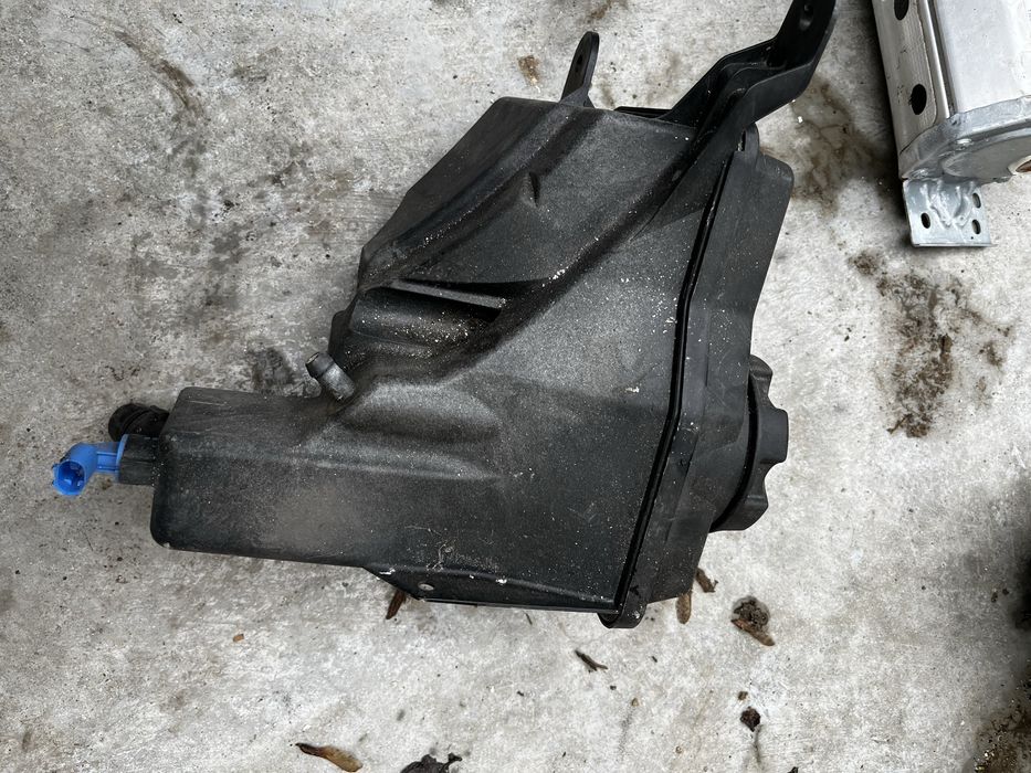 Казанче антифриз бмв е9х 320д дизел е90 е91 е92 е93 bmw