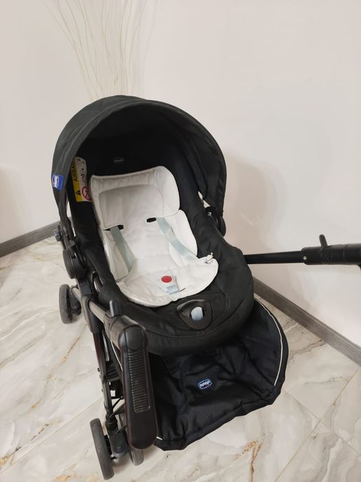 Carucior copil chicco trio sprint 3 in 1. Impecabil