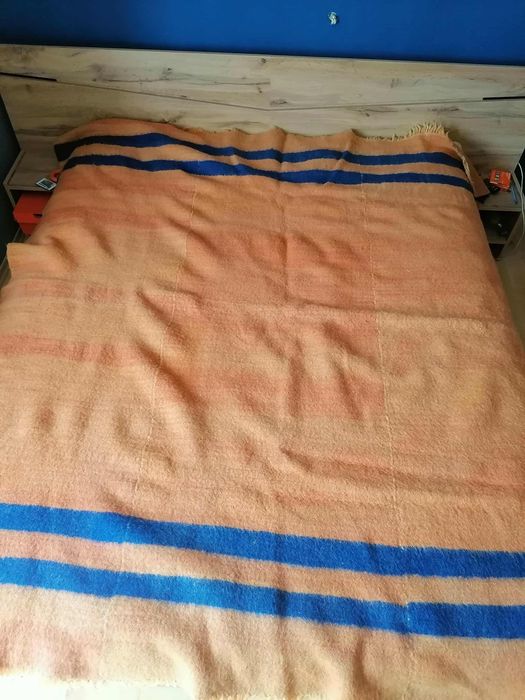 Два броя вълнени одиала