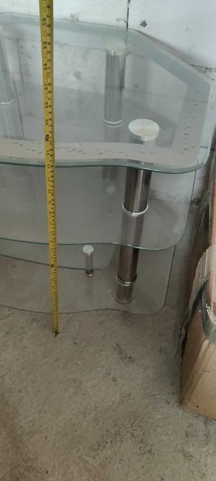 Măsuță de sticlă pe colț