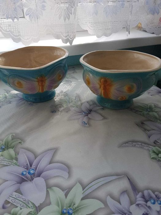 Ваза керамическая  2 штуки.