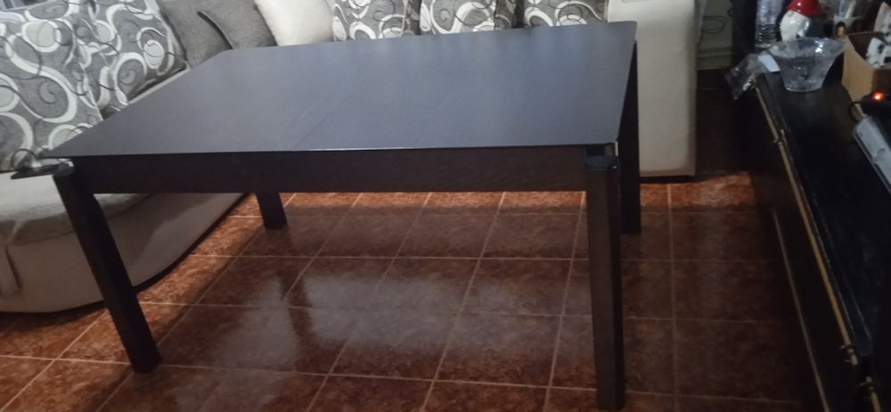 Трапезна маса разтегателна