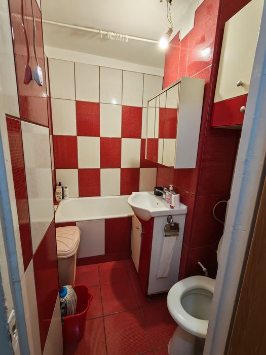 Vînd apartament decomandat zona Lujerului decomandat