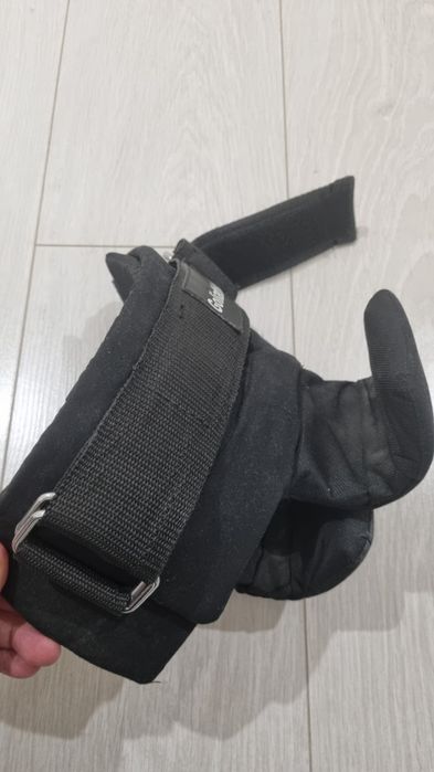 Гравитационные крючки для ног турник