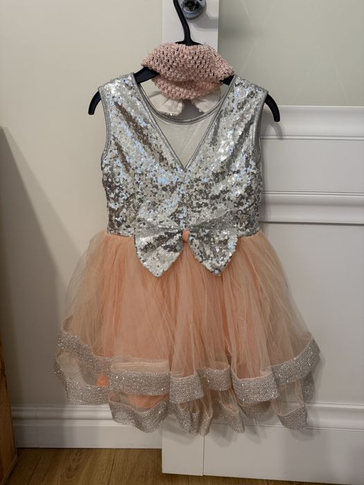 Нарядное платье на девочку