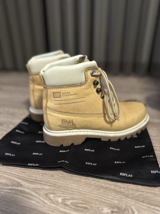 Дамски боти CAT от набук