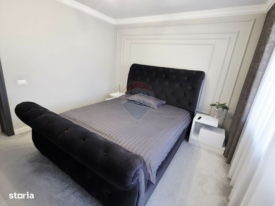 Apartament cu 5 camere de vânzare în zona Precista