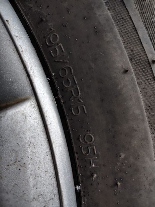 Set roti Golf 5, cauciucuri de iarna 195/65/15