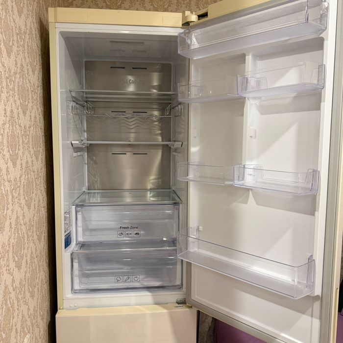 Продам холодильник Samsung.