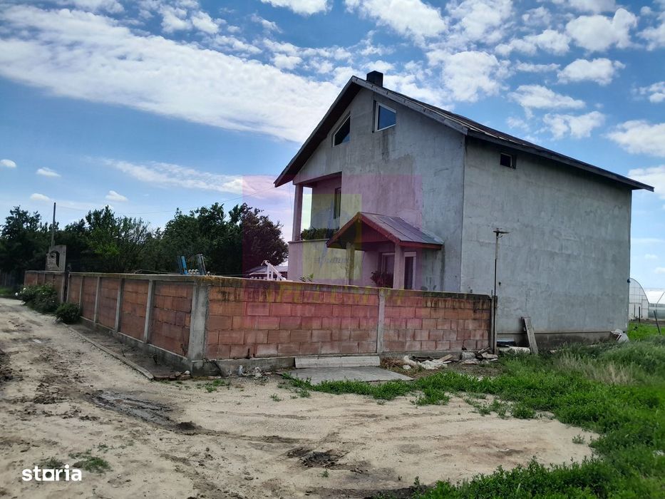 Varasti (Gr) - Se Vinde Casa P+1+M (4 Cam)