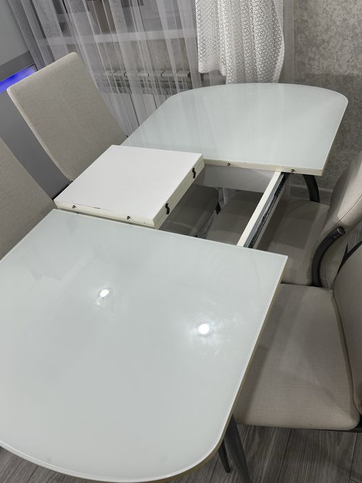 Кухонный стол со стульями