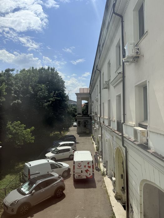 Apartament de vanzare 3 camere 75 mp | Necesita Renovare Completa | Etaj 1 | Metrou | Bloc reabilitat | Bucureștii Noi