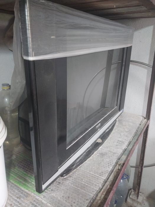 Eski televizorlar va plisos sotiladi