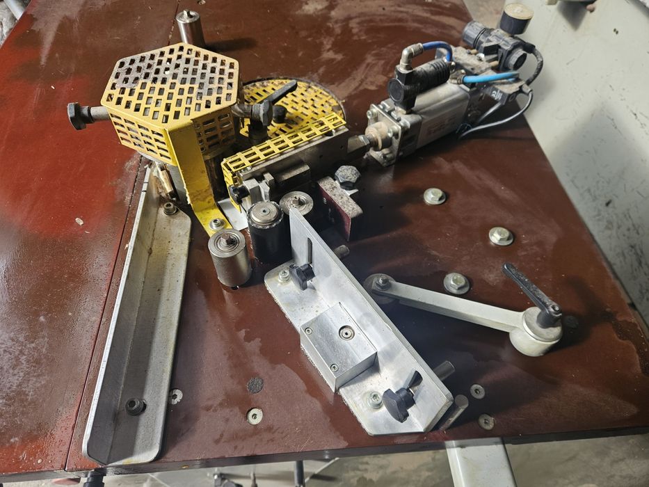 комплект кантираща и обрязваща машина,машините са монофазни,