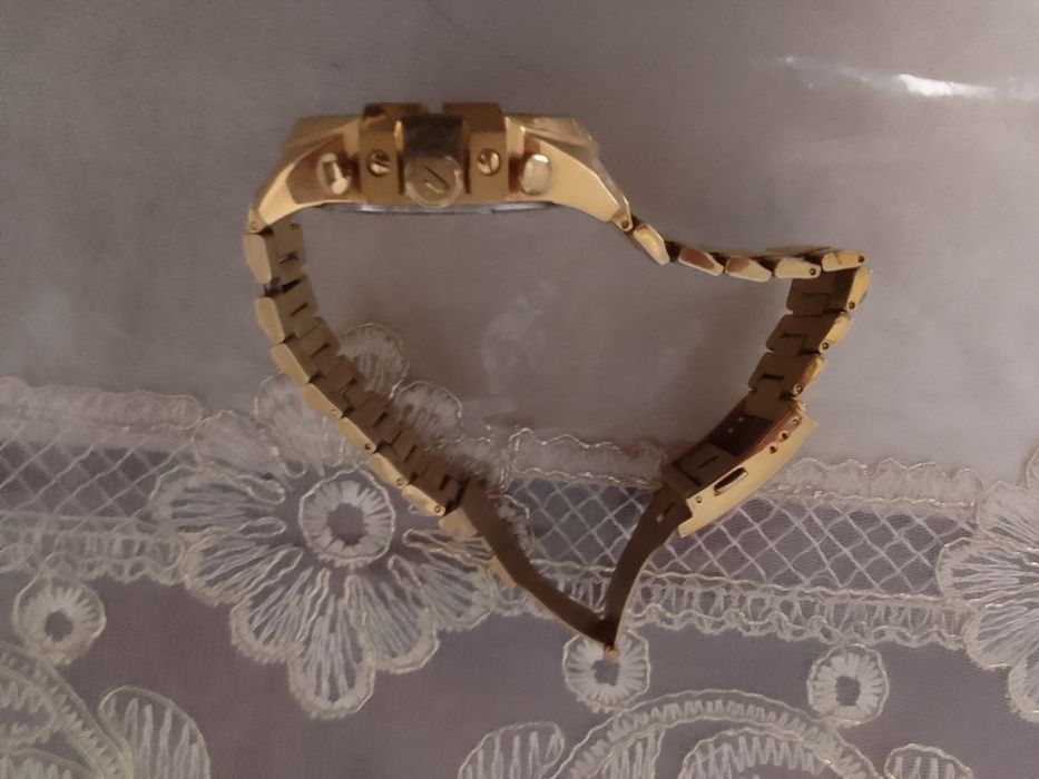 Soat sotiladi juda zòr bir marta taqilgan yangi javob