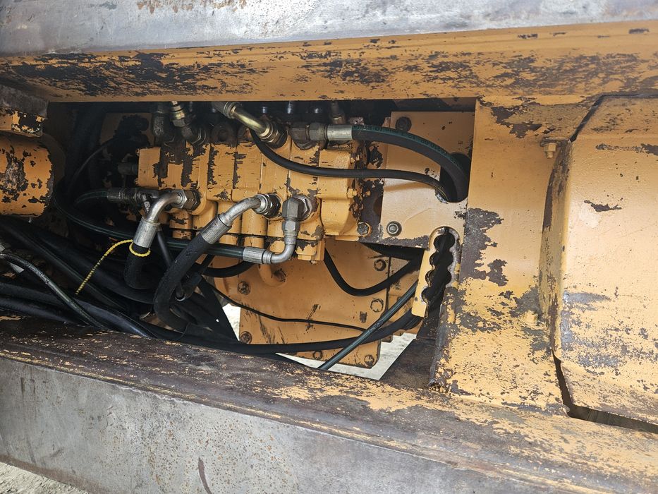 Vând buldoexcavator Case 580k