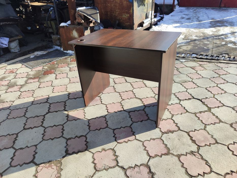 Стол письменный темно-коричневый