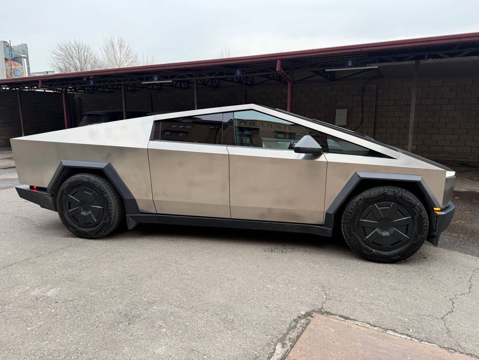 Tesla Cybertruck Cyberbeast Foundation Series