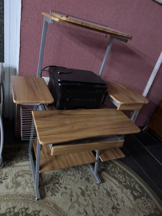 Stolik dlya kompyutira