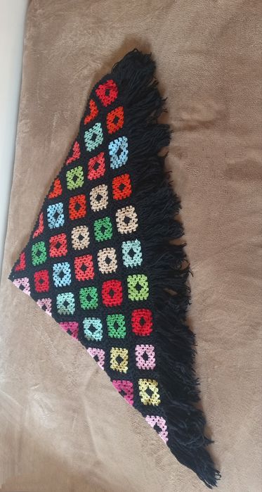 Шал,ръчно изплетен