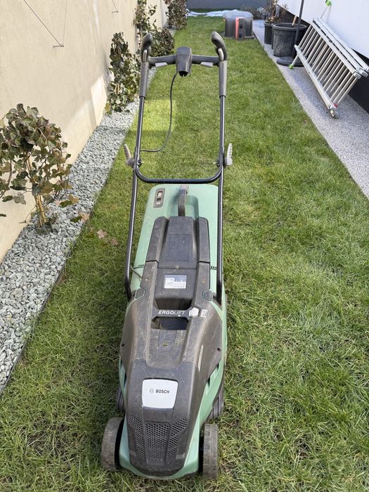 Masina tuns gazon/iarba electrica Bosch putere 1300W, 35cm