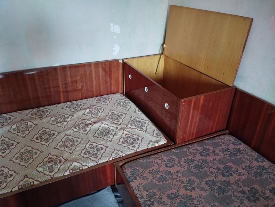 2 ъглови легла и ракла - 35 евро