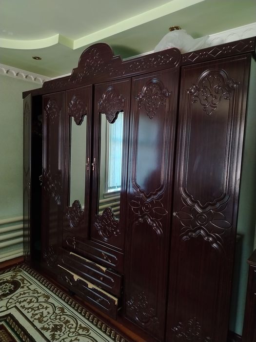 Mebel sotiladi shkaf i spalni holati zo'r shkafi ichi keng
