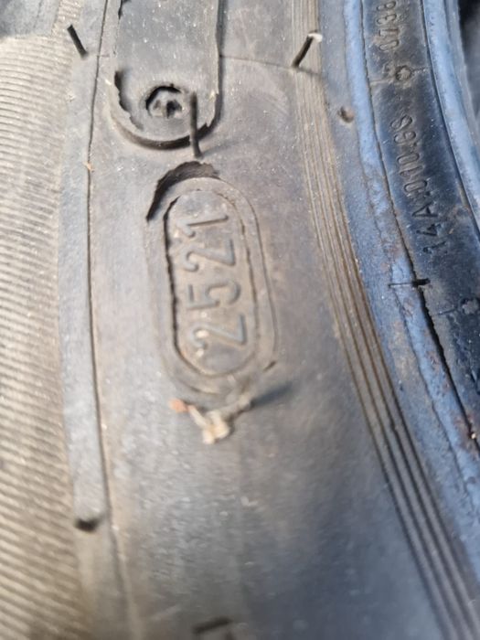 două cauciucuri 185 60 15 de iarnă,m+s