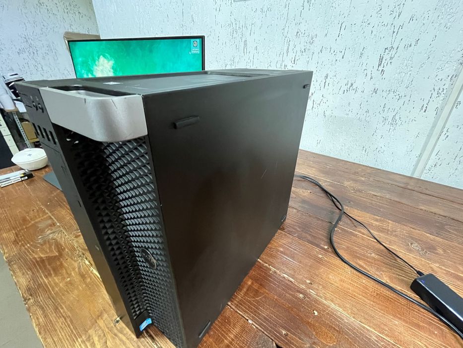 Unitate pc Dell T5810 xeon 6c 12T ddr4 ssd si hdd video nvidia similar i5 9500 peste i7 6700