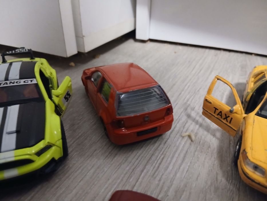 Метални коли .и.