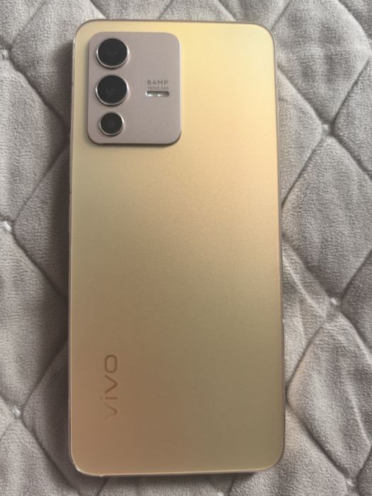 Смартфон Vivo v23