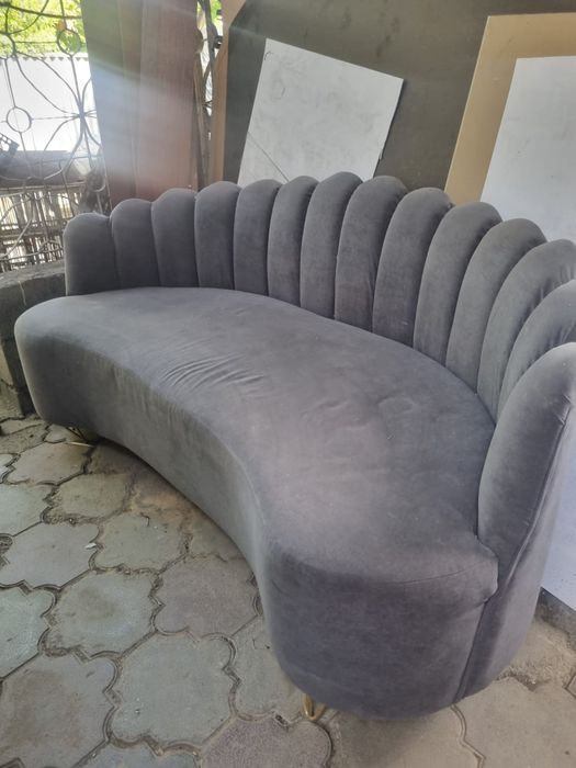 Продам диван для салона