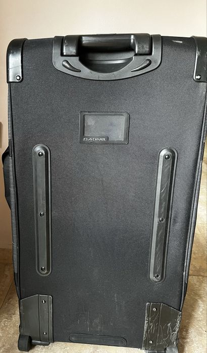 Мек куфар с колела Dakine 90 литра